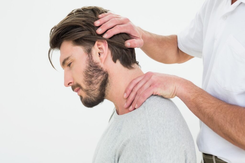 برای درمان درد پشت سر سمت چپ، به چه پزشکی مراجعه کنیم؟