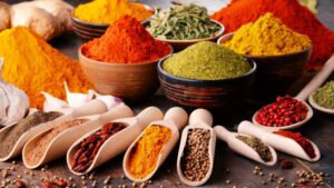 ۴ فایده شگفت انگیز ادویه ها برای سلامتی؛ از کنترل قند خون تا افزایش چربی سوزی