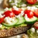 آیا خوردن خیار و گوجه در صبحانه برای معده مضر است؟ بررسی باورهای طب سنتی و شواهد علمی